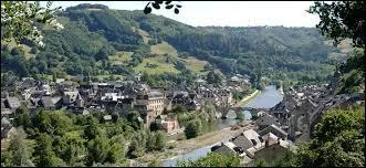 Je vous emmène à la découverte du village Aveyronnais de Saint-Geniez-d'Olt. Nous nous rendons en région ...