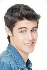 Qui est amoureuse de Tomás dans la saison 1 ?