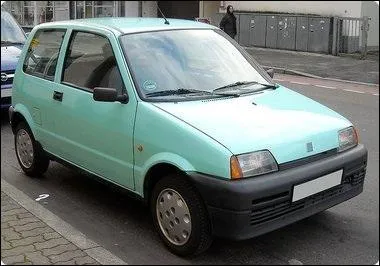 Quelle marque a produit cette voiture ?