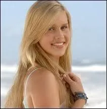 Quelle est la couleur de la pierre du médaillon d'Emma dans les saisons 1 et 2 ?