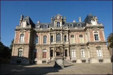 Le château Perrier d'Épernay a été construit en 1854 pour les époux Perrier suivant les plans d'un architecte sparnacien.