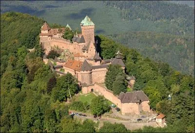 Nous sommes en Alsace , devant :