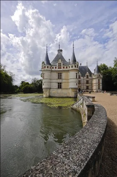 Région Centre , voici le château .....