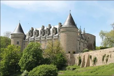 Le Château de Rochechouart se trouve :