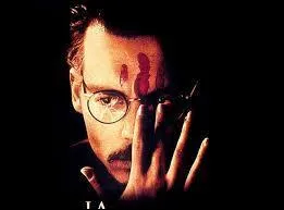 Dans quel film Johnny Depp est-il à la recherche d'un manuel d'invocation satanique ?