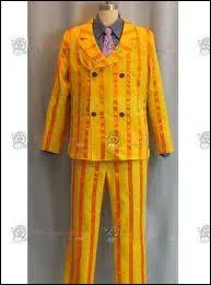 A qui cette tenue appartient-elle ?