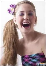 Dans la saison 1, qui est la peste du studio ?