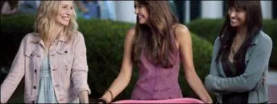 Qui est la colocataire d'Elena et Caroline ? (saison 5)