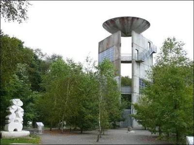 Avec 461 mètres, le mont des Avaloirs est le point culminant du Massif armoricain. Dans quel département se situe-t-il ?