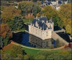 "Un diamant taillé à facettes, serti par l'Indre", c'est ainsi que Balzac décrivait ce petit château :