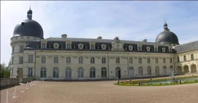 Talleyrand séjourna dans ces lieux, situés à l'écart de la Loire :