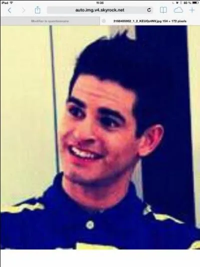 Qui est ce garçon qui n est pas très intelligent ?