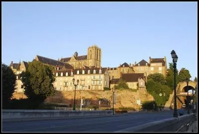 Quel département ne pouvez-vous pas rejoindre directement en partant de celui de la Sarthe ?