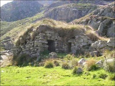 De ces quatre départements, lequel n'est pas frontalier de celui de l'Ariège ?