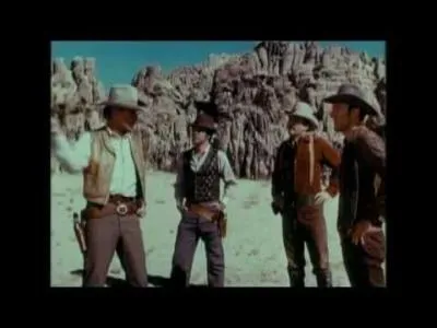 Quels sont les deux films qui reprennent le personnage de Chris Adams, le chef des sept mercenaires ?