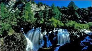 Où se situe le glacier de la Plaine Morte qui alimente les 7 fontaines de la Simme ?