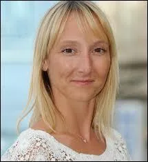 C'est aussi une actrice et humoriste française qui est connue dans "Scènes de ménage", son nom est Lamy et son prénom est :