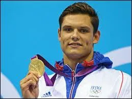 Florent Manaudou mesure 2 mètres et pèse100 kg. Il pratique le même sport que sa soeur. Quel est-il ?
