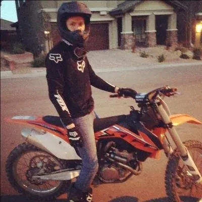 En quelle année Dan s'est-il cassé le poignet ?