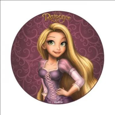 Quand Raiponce rentre chez elle et qu'elle découvre qu'elle est la princesse disparue, combien de soleils dorés apparaissent sur les murs ?