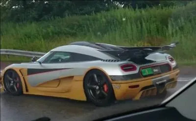 Cette voiture (actuellement la plus rapide) porte le nom de ...