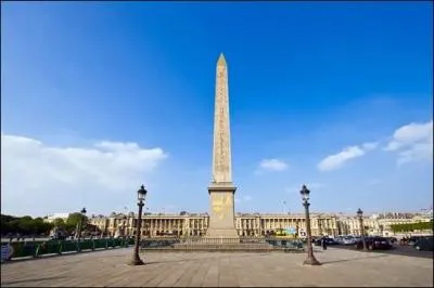 Question bonus : le 26 octobre 1795, la place de la Révolution, où la guillotine a été longtemps dressée, s'appellera désormais « place de la Concorde ». Mais comment s'appelait-elle avant ?