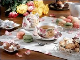 Pour « savourer » le thé que je vous ai préparé, vous adoptez une attitude, bien évidemment !