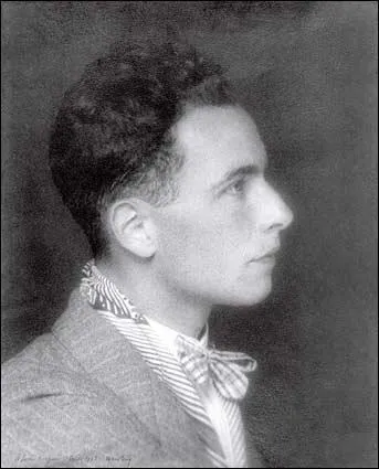 Quel pote a crit : 'L'avenir de l'homme est la femme' , qui a t transform par Jean Ferrat en : 'La femme est l'avenir de l'homme' ?