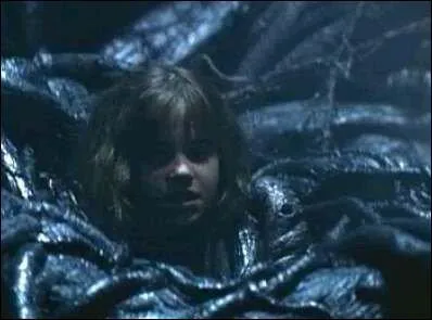 Comment s'appelle la plante qui pige Harry, Ron et Hermione ?