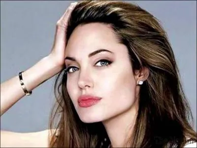 Comment s'appelle cette magnifique actrice américaine ?