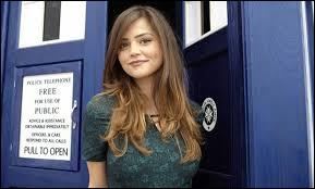 Pourquoi le Docteur appelle-t-il Clara "la fille impossible" ?