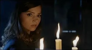 Avec quel Docteur voyage Clara ?