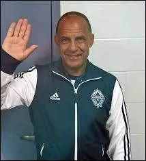 Qui est cet ancien joueur emblématique du club ?