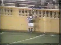 Quel ancien joueur, en 1979, a bu la bière d'un spectateur avant de tirer un corner amenant un but ?