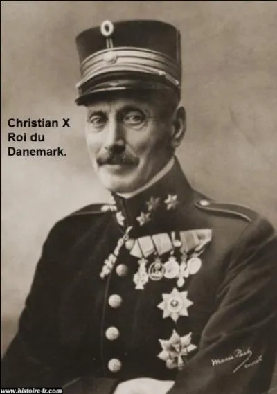 En avril 1940, l'Allemagne nazie attaqua le Danemark et l'envahit. Le roi du Danemark dcida de ne pas continuer le combat. Il capitula. Combien de temps durrent les combats.