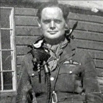 Un pilote anglais de la bataille d'Angleterre tait un handicap physique. Cela ne l'a pas empch de devenir un des plus grands pilotes de la 2e Guerre mondiale. Ill sera abattu et fait prisonnier de guerre. Pendant son incarcration pendant la guerre, Il continuera  combattre les nazis. Qui est-il ?