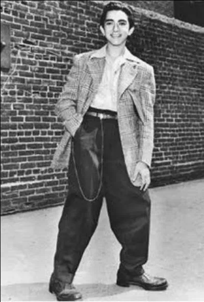 Pendant l'occupation, une catégorie de personnes risquèrent leur vie, par défi. Ils étaient partisans d'une musique dite dégénérées par les collaborateurs et le gouvernement de Vichy. Certains (peu) seront envoyés dans les camps par les nazis. Qui sont-ils ?