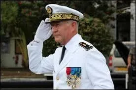 Quel est l'équivalent du grade de contre-amiral pour l'armée de terre ?