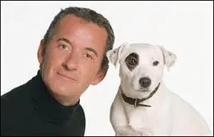 Christophe Dechavanne est l'animateur de plusieurs émissions télévisées. A chacune d'entre elles, il amène son Jack Russel Terrier. Quel est son nom ?