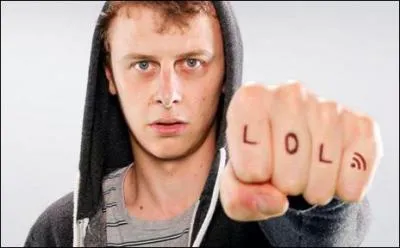 Qui a fait la vidéo "Ces potes agaçants ! " ?