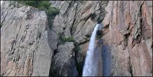 Où se trouve la cascade du Coq ?
Un indice, Jacques Dutronc dit que les coqs y chantent ver 16 heures.