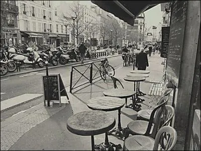 Qui interprète les paroles " J'te l'dis quand même, on aurait pu se dire tout ça ailleurs qu'au café d'en bas" ?