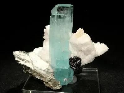 L'aigue-marine peut se trouver en France mais où ?