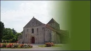 Usson-du-Poitou est un village situé en région ...