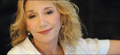 Elle est connue sous le nom de Gigi dans "Les Bronz&eacute;s font du ski", elle se nomme :