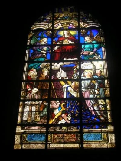 A la Guerche-de-Bretagne en Ille-et-Vilaine, vous pourrez contempler une jolie basilique renfermant d'admirables vitraux et de magnifiques stalles, comment s'appelle-t-elle ?