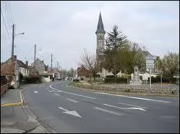 Nous traversons la commune Isarienne de Montmacq. Nous sommes en région ...