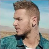 Qui est Julien Tota par rapport à lui ?