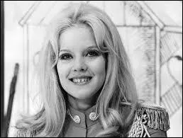 De quelle origine est la chanteuse française Sylvie Vartan ?