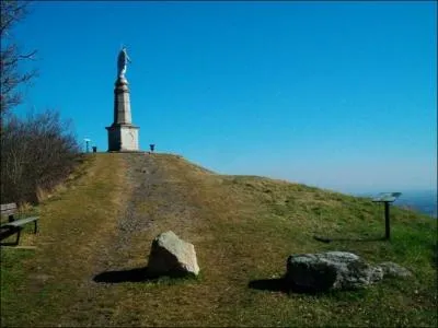 Quel département ne touche pas à celui de la Loire ?